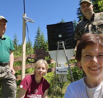 FORSAID partners collaborate in the installation of insect traps in the field