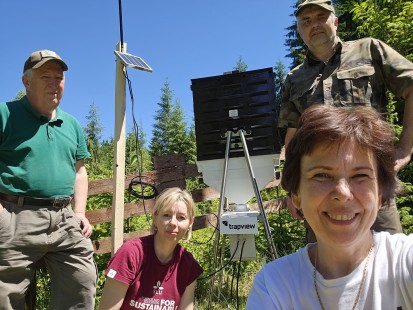 FORSAID partners collaborate in the installation of insect traps in the field